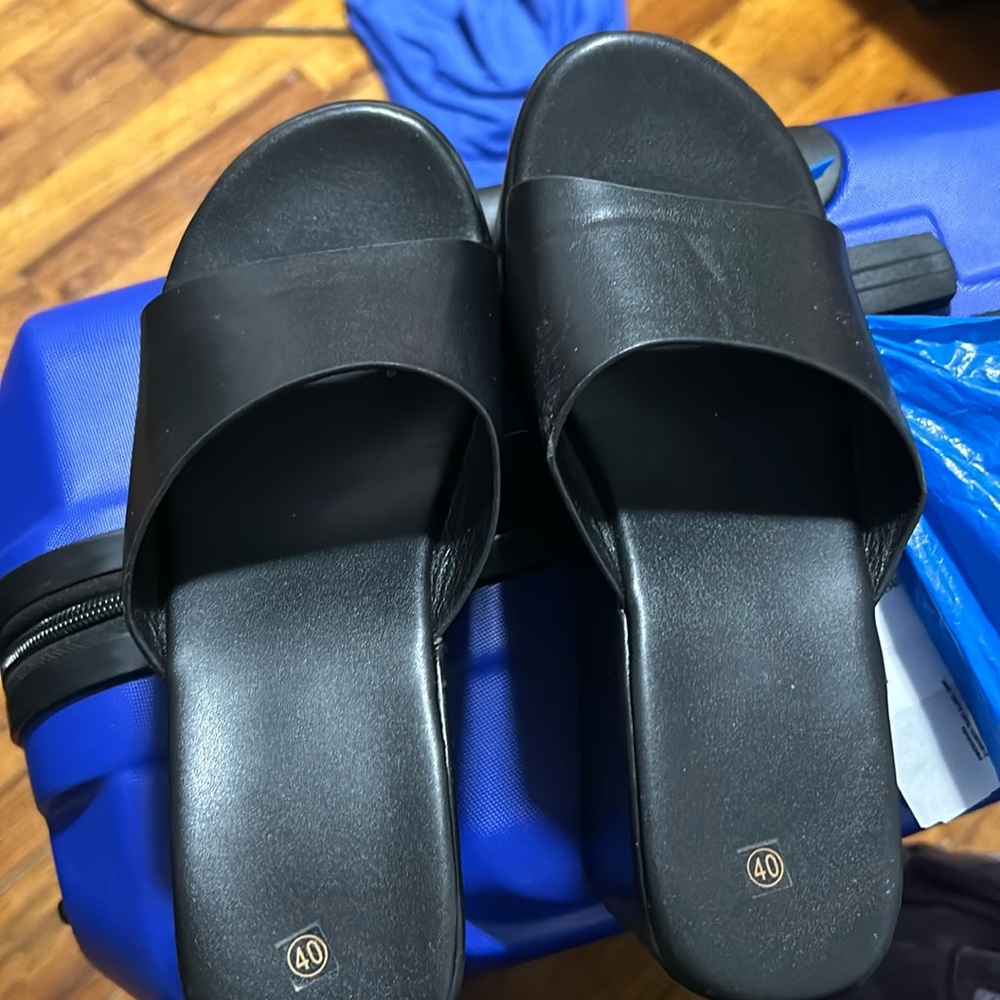 Platform sandals black